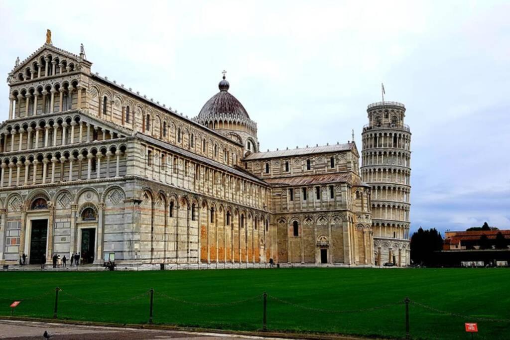 Ferienwohnung Tra Miracoli E Cavalieri Pisa Exterior foto